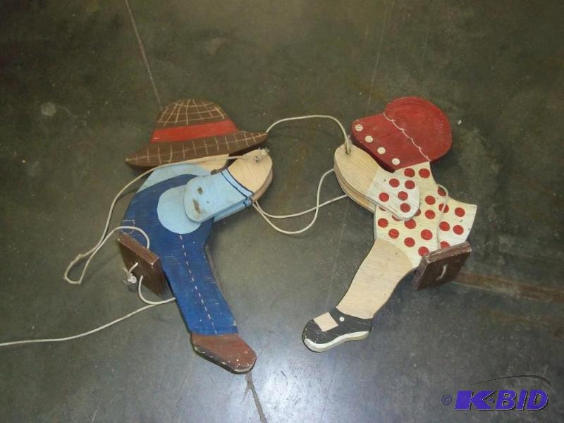 lot 267 image: Decor Swings