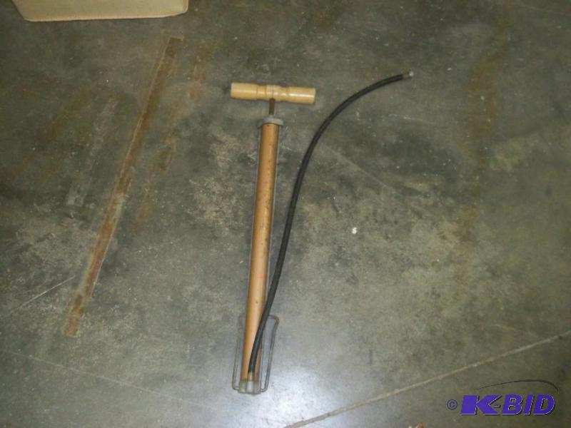 lot 269 image: Tire pump