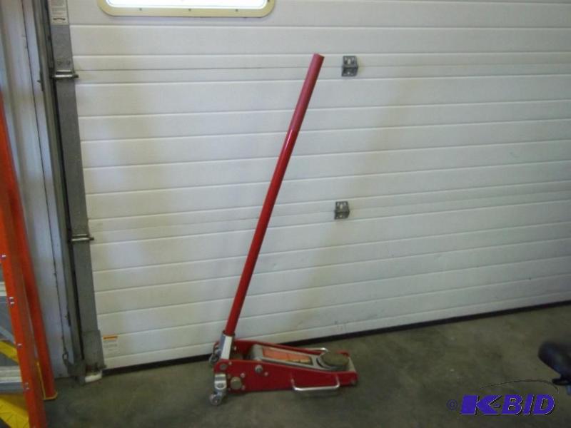 lot 27 image: Floor Jack