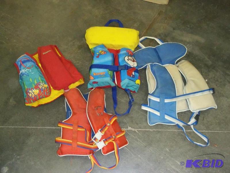lot 273 image: Kids Life Jackets