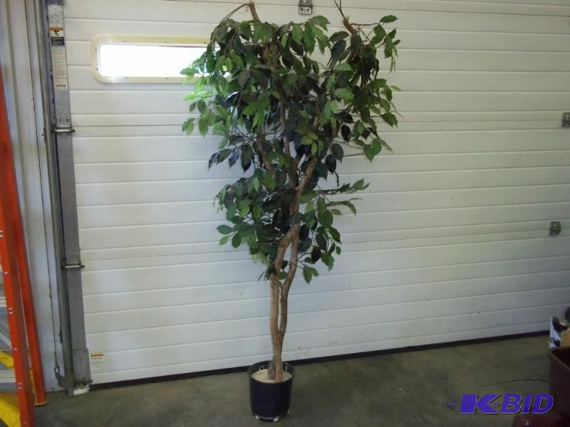 lot 285 image: Decor Tree