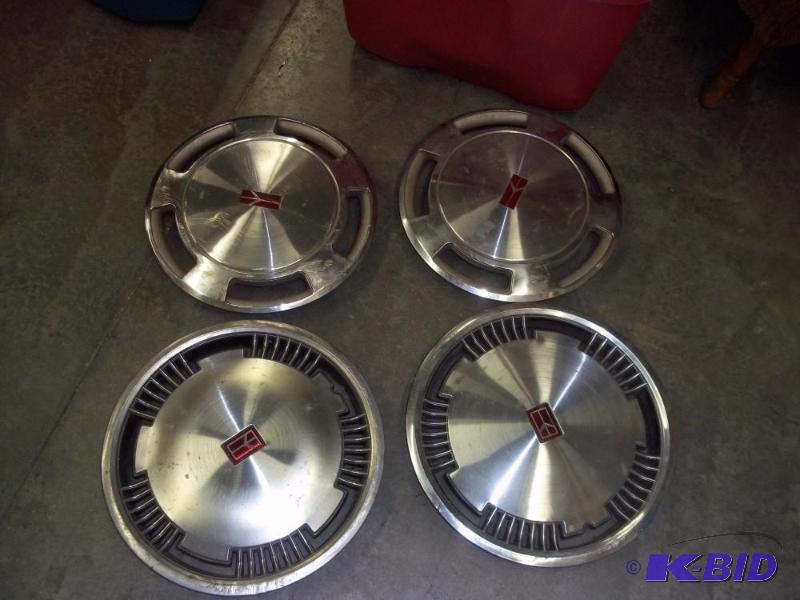 lot 29 image: Hubcaps