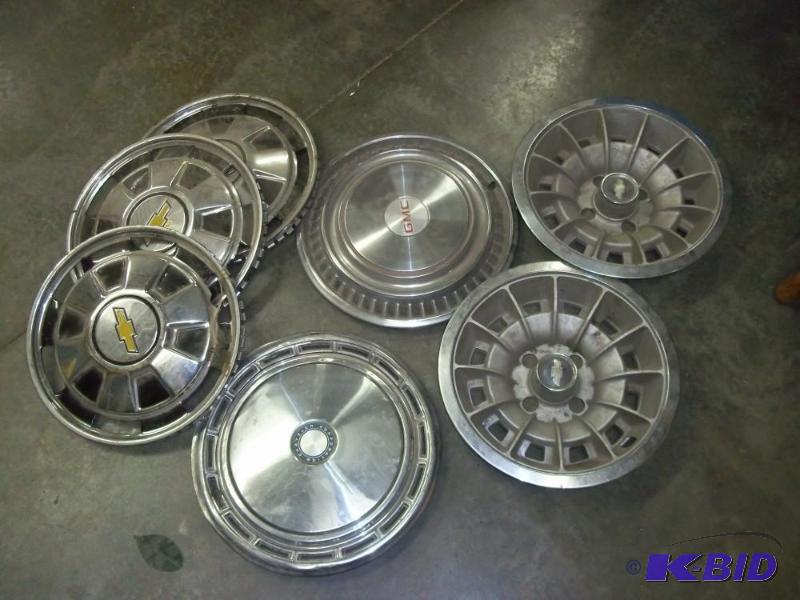 lot 32 image: Hubcaps