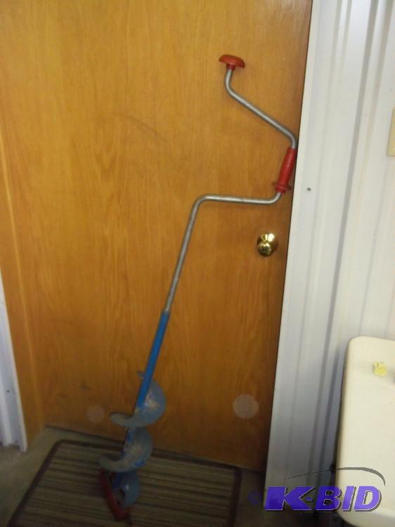 lot 41 image: Ice Auger