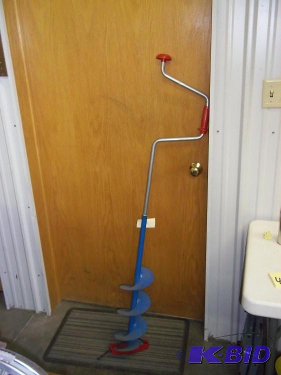 lot 42 image: Ice Auger