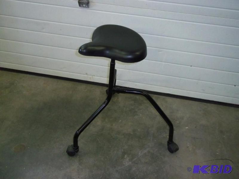 lot 44 image: Chair on wheels