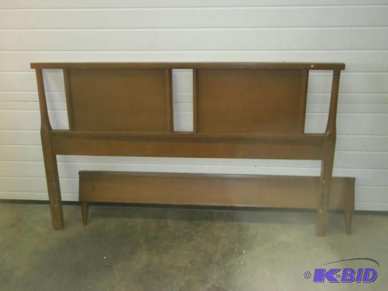 lot 52 image: Head board