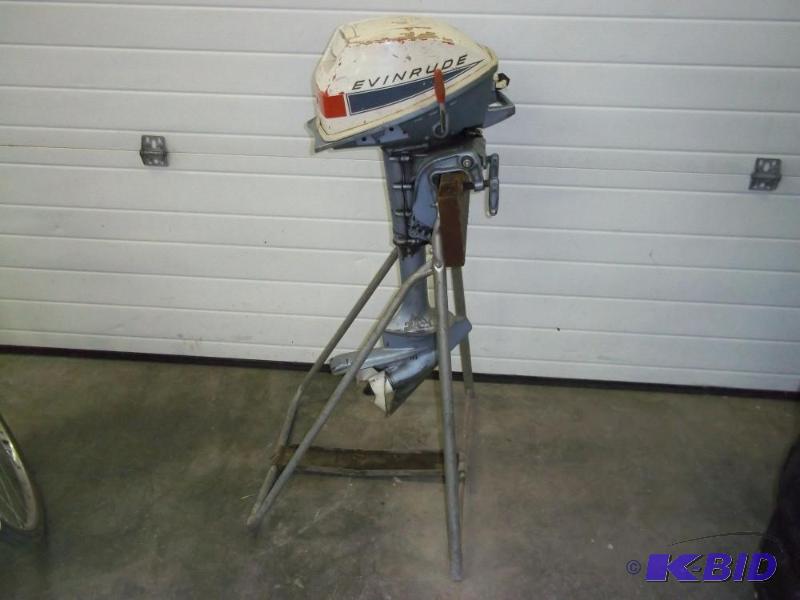 lot 7 image: 3 HP Evinrude Outboard