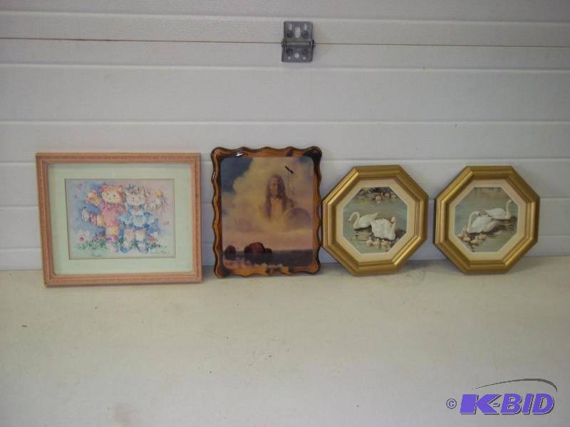 lot 85 image: Decor pictures