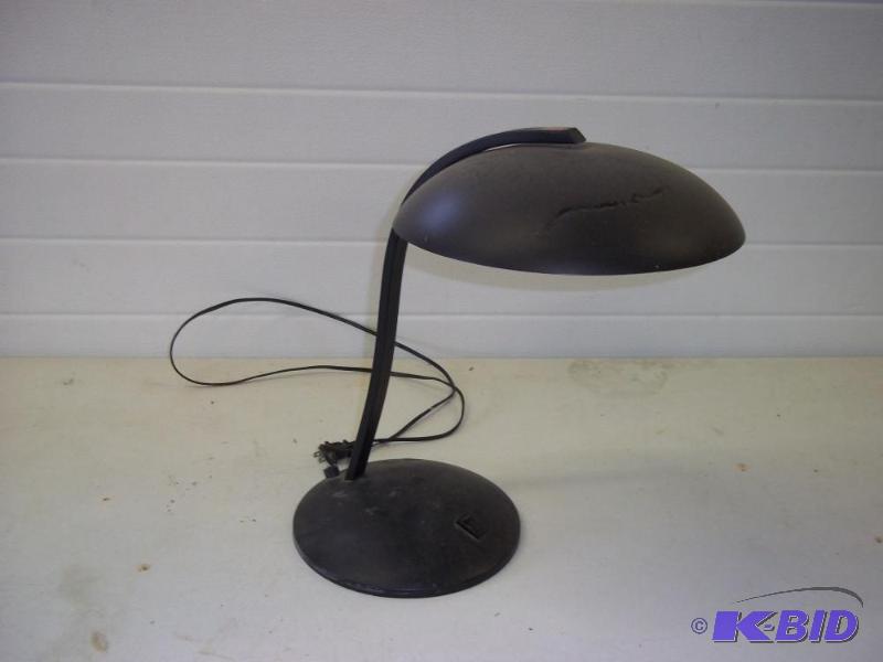 lot 89 image: Lamp