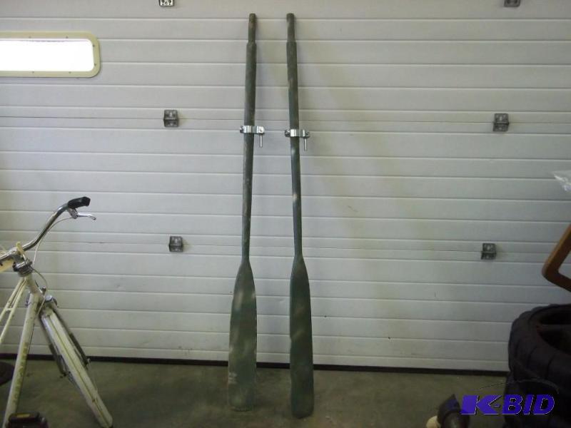 lot 9 image: Pair of Oars