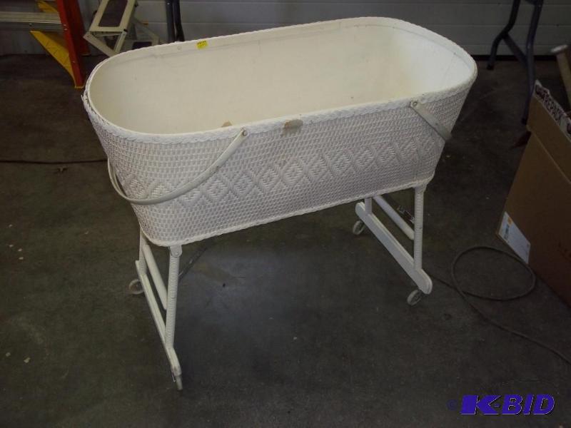 lot 94 image: Bassinet