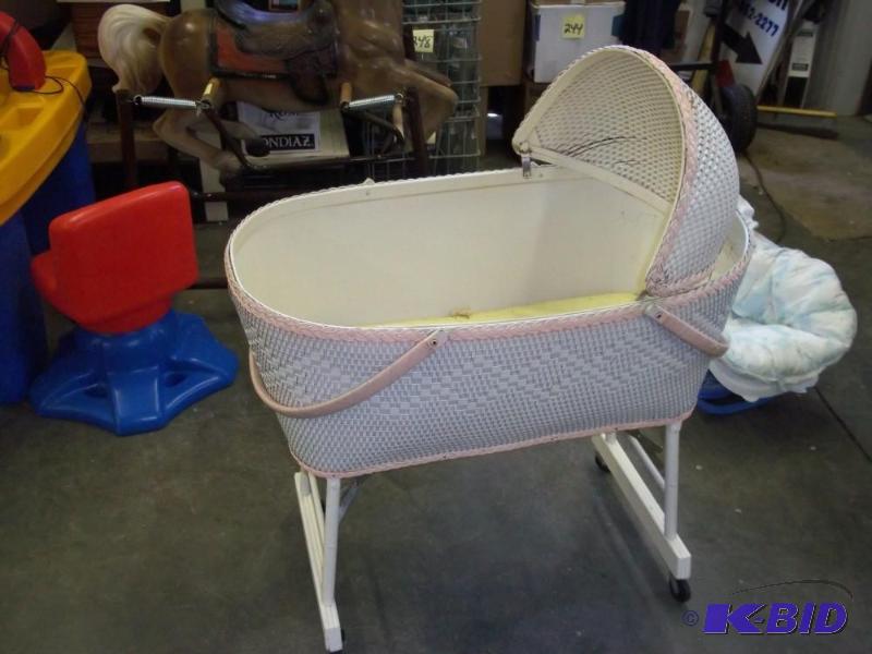 lot 95 image: Bassinet