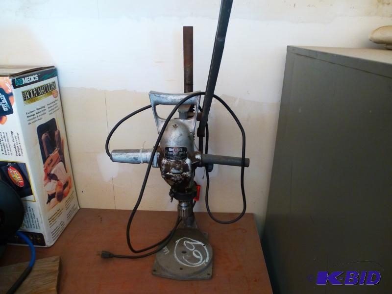 lot 15 image: Black & Decker Drill press 12 Hp  ...
