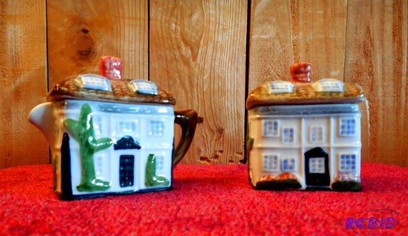 lot 25 image: Vintage Cream & Sugar Ceramic Cottages AKA Cottage Ware