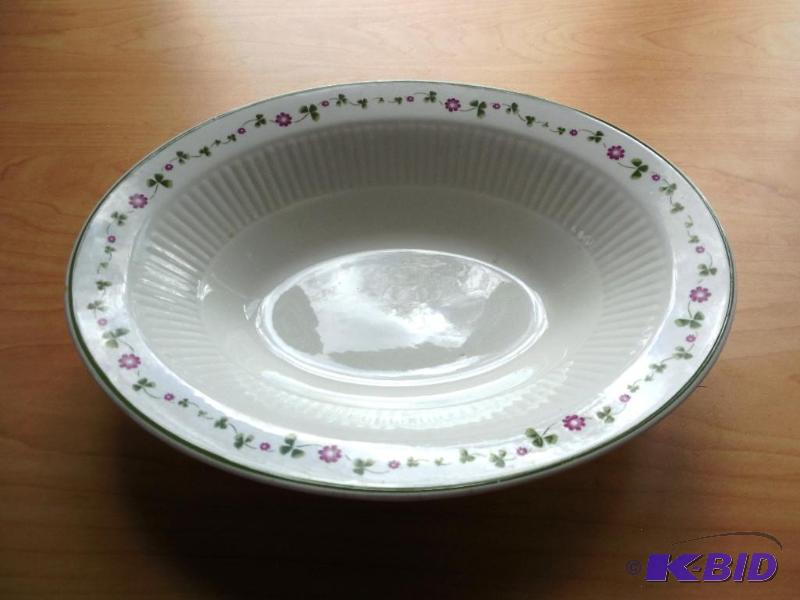lot 32 image: WEDGWOOD ADAMS KARINA ENGLISH IRONSTONE VEGETABLE BOWL