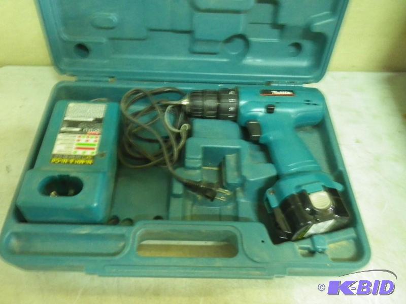 Makita cordless drill, works...