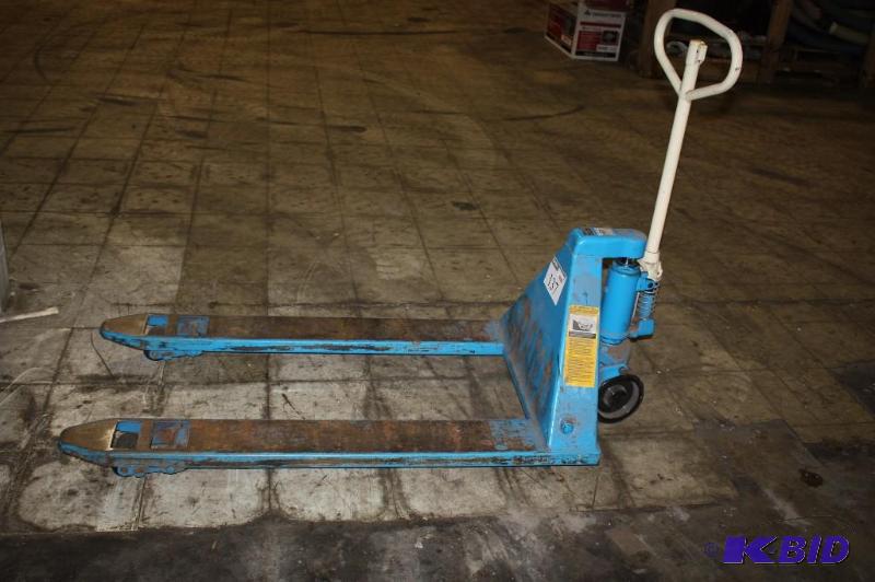 Bishamon&nbspHand Pallet Jack 5500 LBS Capac...