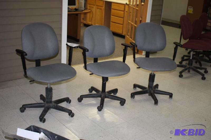 (3) Adjustable office chairs with rollers and...