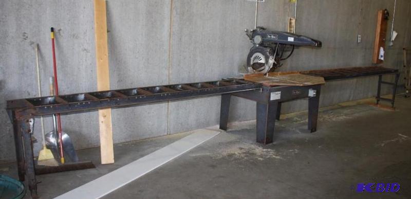 De Walt Table Saw is 50&quotx50&quotx33&quo...