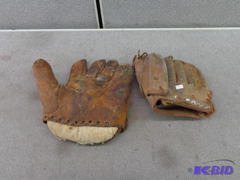 Vintage Baseball Gloves Dubow Chicago Clove T...