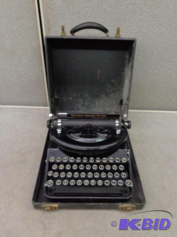 Remington Noiseless Portable Typewriter wPro...