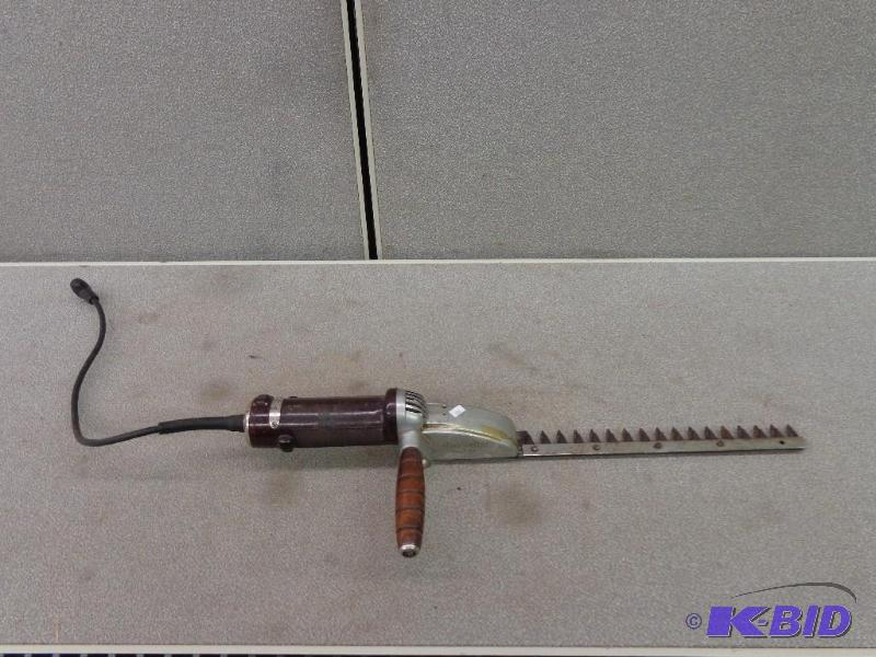 Sunbeam Model A-1 Hedge Trimmer Appears in Go...