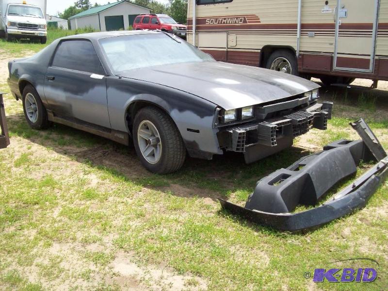 lot 5 image: Chevy Camaro