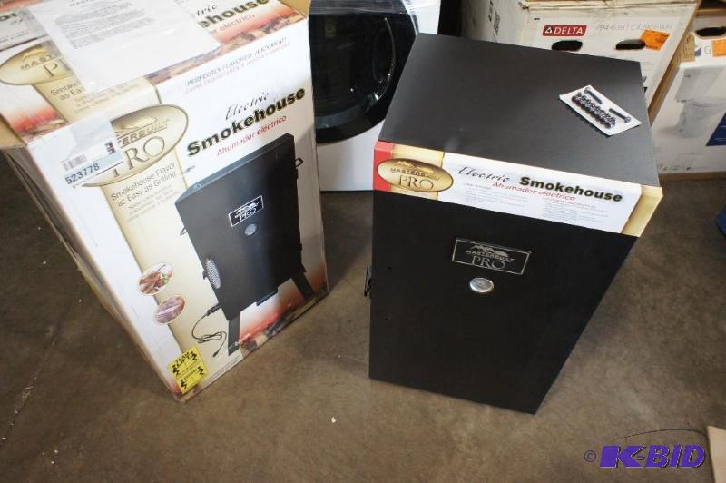 Masterbuilt PRO Electric Smokehouse. New in b...