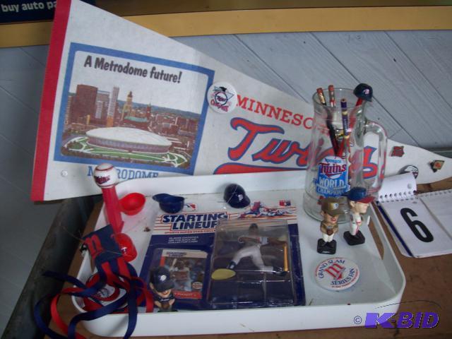 Minnesota Twins Memorabilia, Metrodome Pennan...