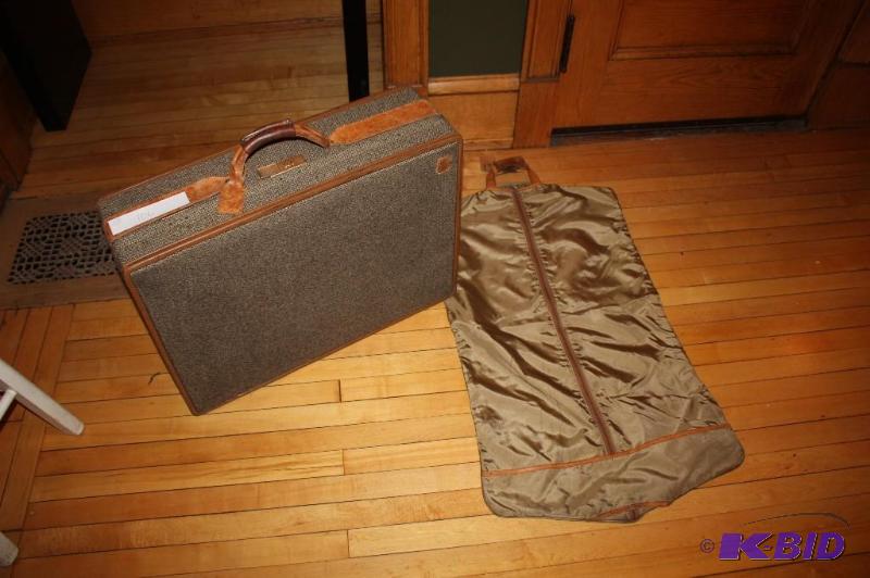 lot 106 image: (2) Piece Hartmann Luggage Set - (1) Suitcase...