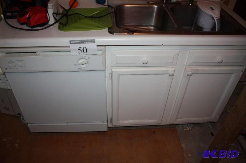 lot 50 image: GE Potscrubber&nbsp725 Dishwasher, Model # G...