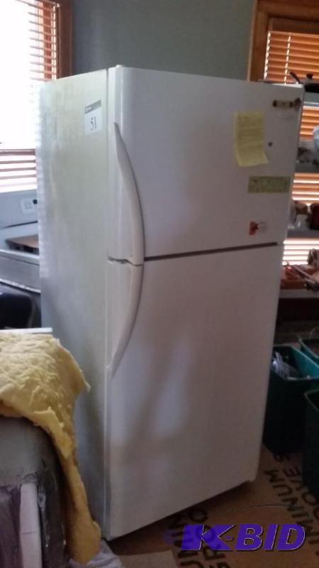 lot 51 image: Frigidaire Gallery RefridgeratorFreezer - Mo...