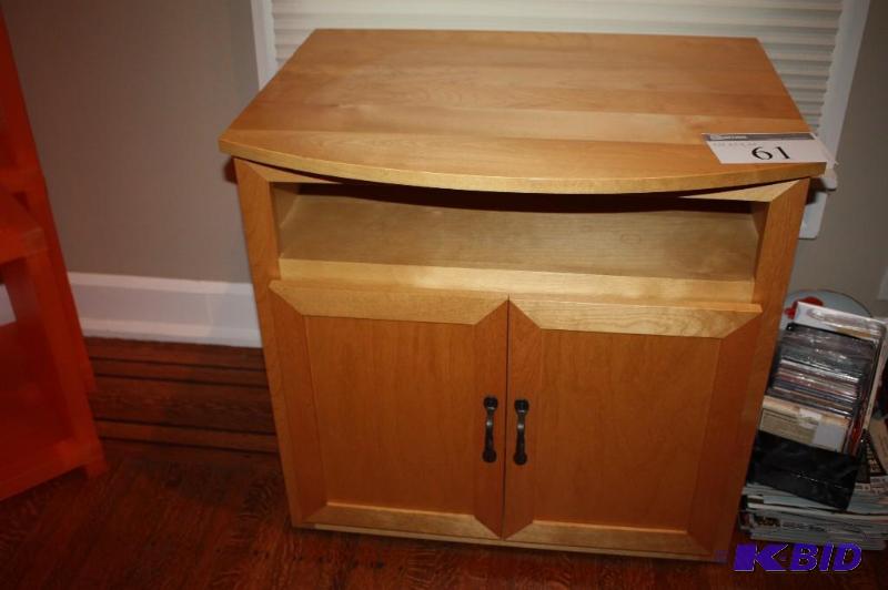 lot 61 image: Beautiful Oak CabinetEnd Table with (2) Door...