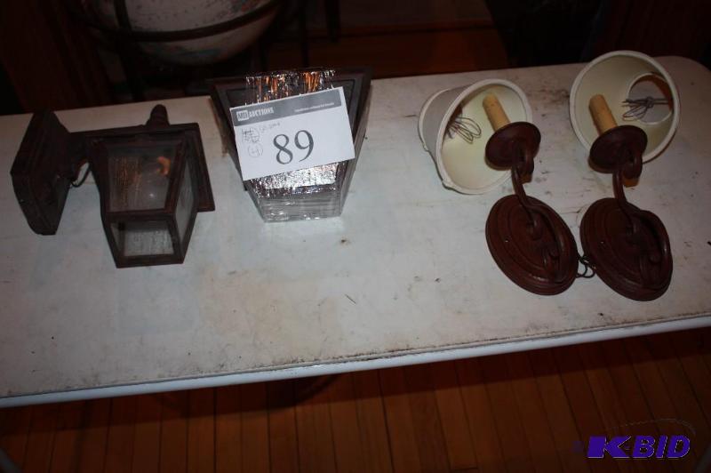 lot 89 image: Lot of (4) LightsLamps - (2) Outdoor and (2)...