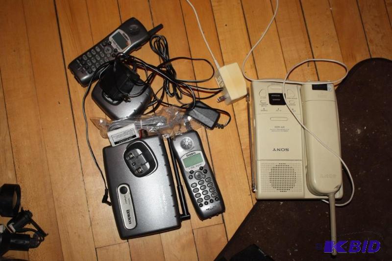 lot 90 image: Lot of (2) Phone Systems - (1) Uniden&nbspPo...