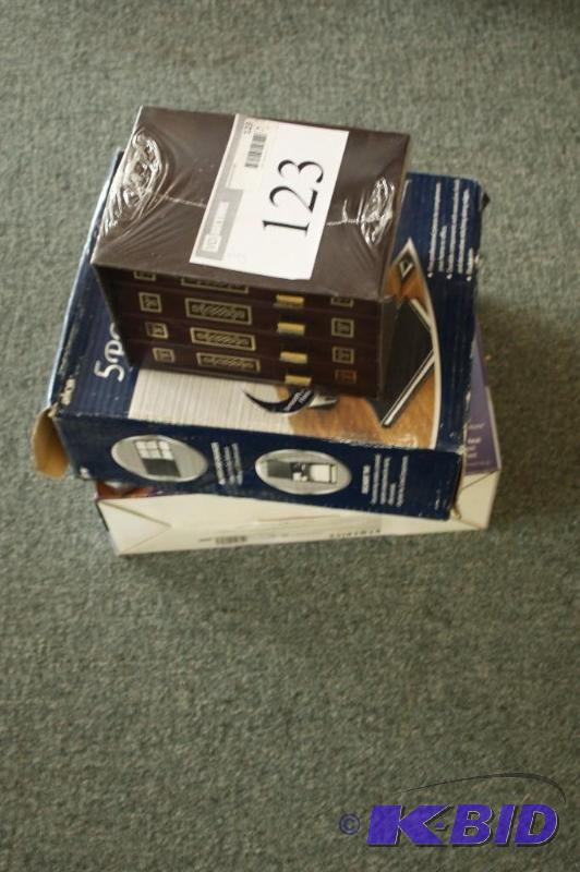 lot 123 image: 5 Piece Desk Set, Foot Pleaser&nbspUltra Foo...
