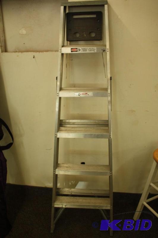 lot 40 image: Keller 72" ladder, Model 936 Type III...