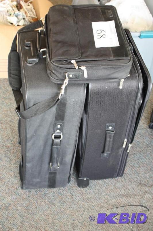 lot 68 image: (3) Various sized suitcases ...