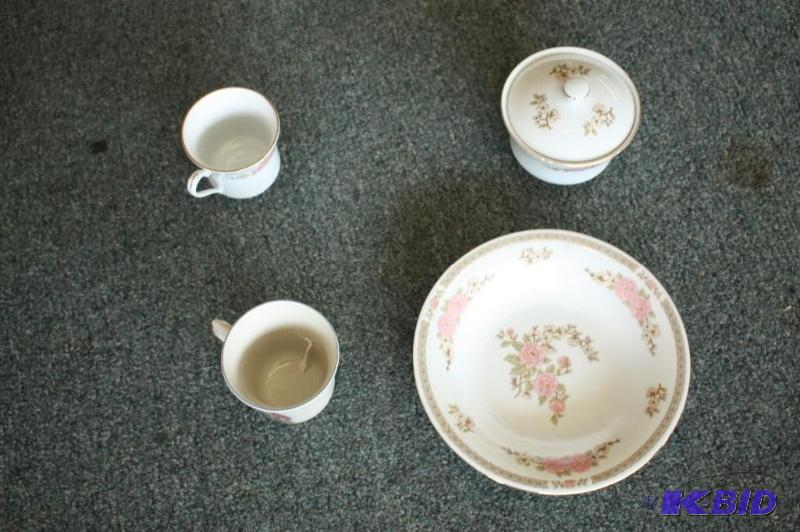 lot 70 image: An assortment of various decorative dishes...