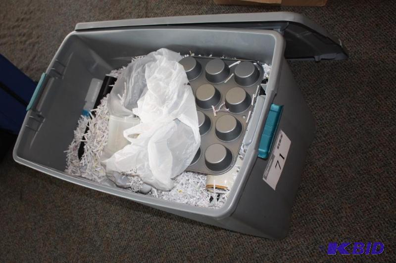 lot 71 image: Miscellaneous Lot including Cupcake Pan, Des...