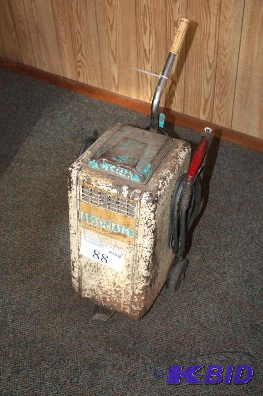 lot 88 image: Associated Portable Battery Charger....