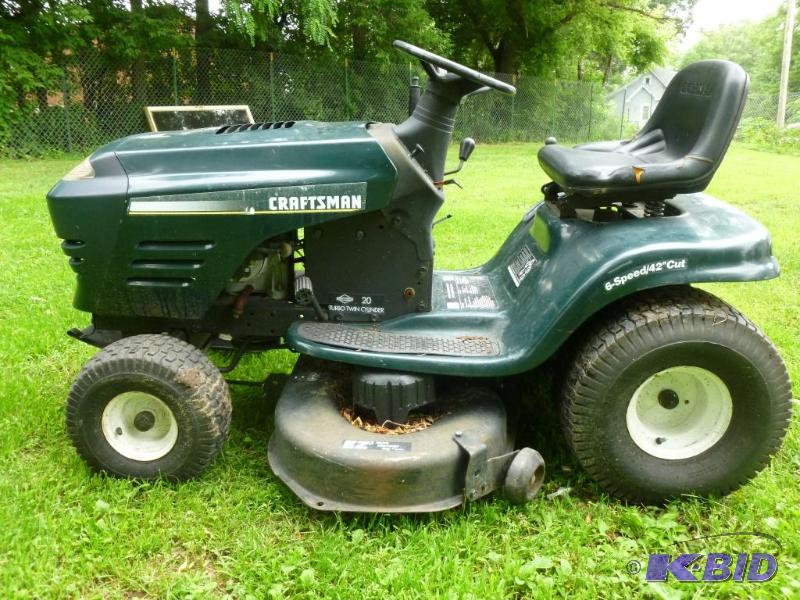 Craftsman Lawn Tractor, comes with a Briggs &...