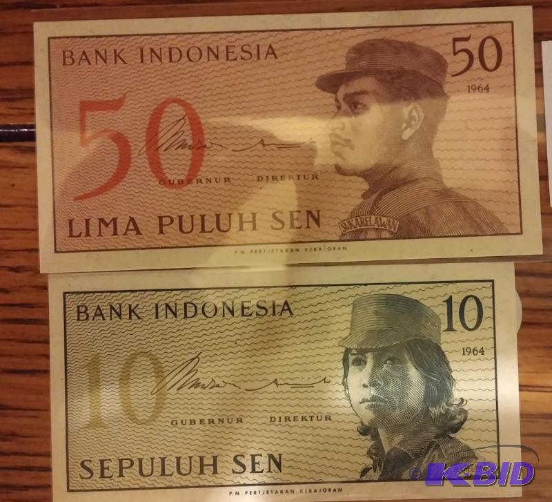 INDONESIA SET OF TWO FOREIGN NOTES UNCIRCULAT...