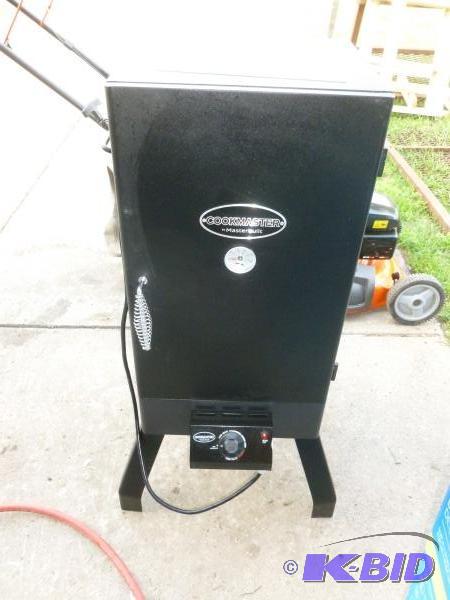 Electric smoker. 110 volt. Very lightly used....