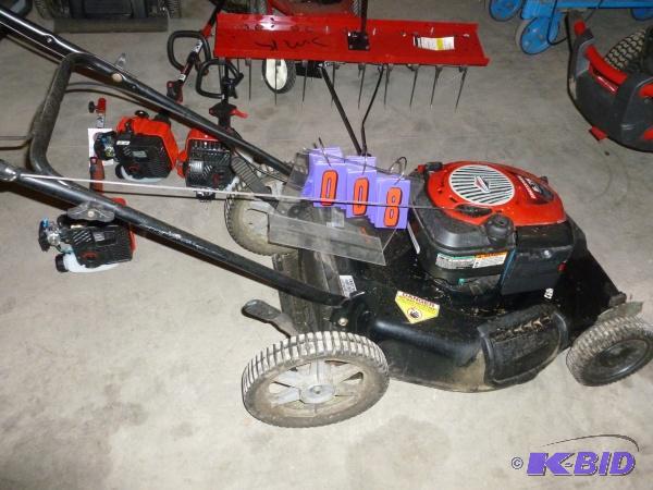 Craftsman self propelled lawn mower. Briggs &...