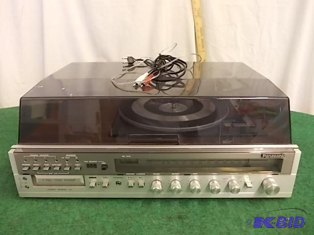 lot 18 image: Panasonic 8-Track Stereo RecorderTurntableT...