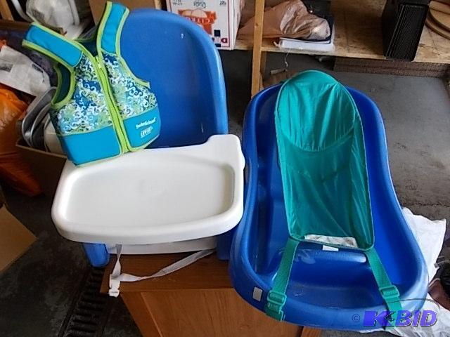 lot 30 image: Booster Seat With Tray, Infant-To-Toddler Bat...