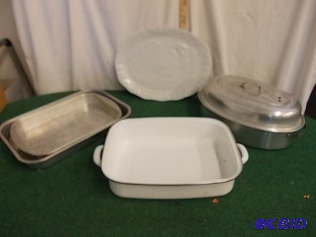 lot 58 image: Ceramic Serving Platter, Cake & Roaster P...