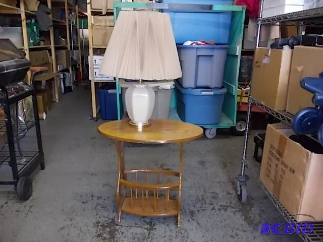 lot 6 image: Oval Magazine Table & 1-Glass Lamp With S...